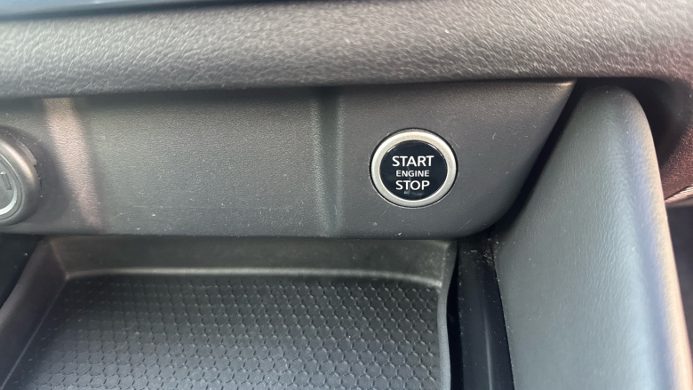 Nissan Qashqai 1.3 DiG-T MH N-Connecta 5dr Petrol Hatchback